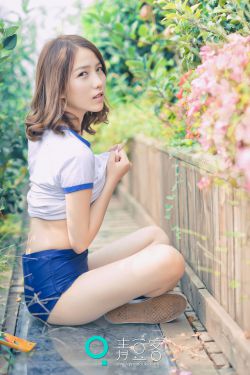 美女扒开奶罩喂男人吃奶